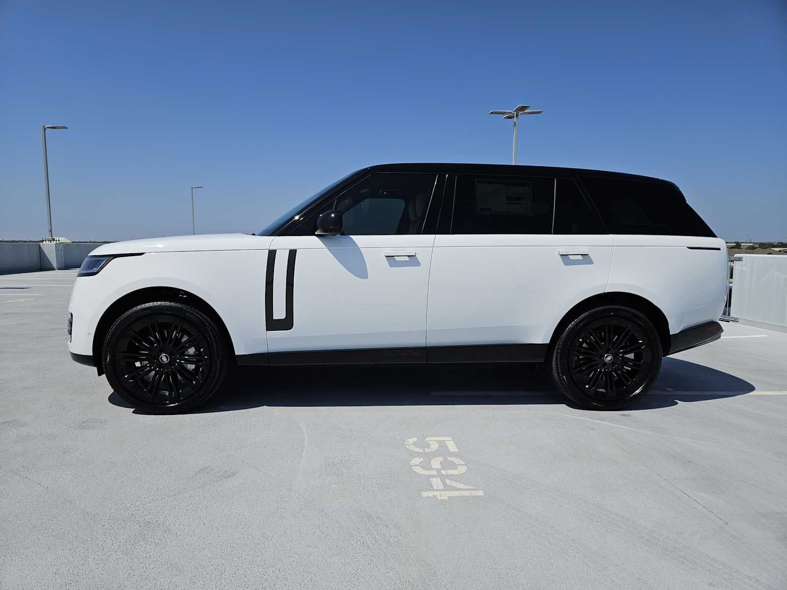 2025 Land Rover Range Rover SE photo 4