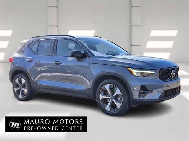 2023 Volvo XC40 Plus's photo