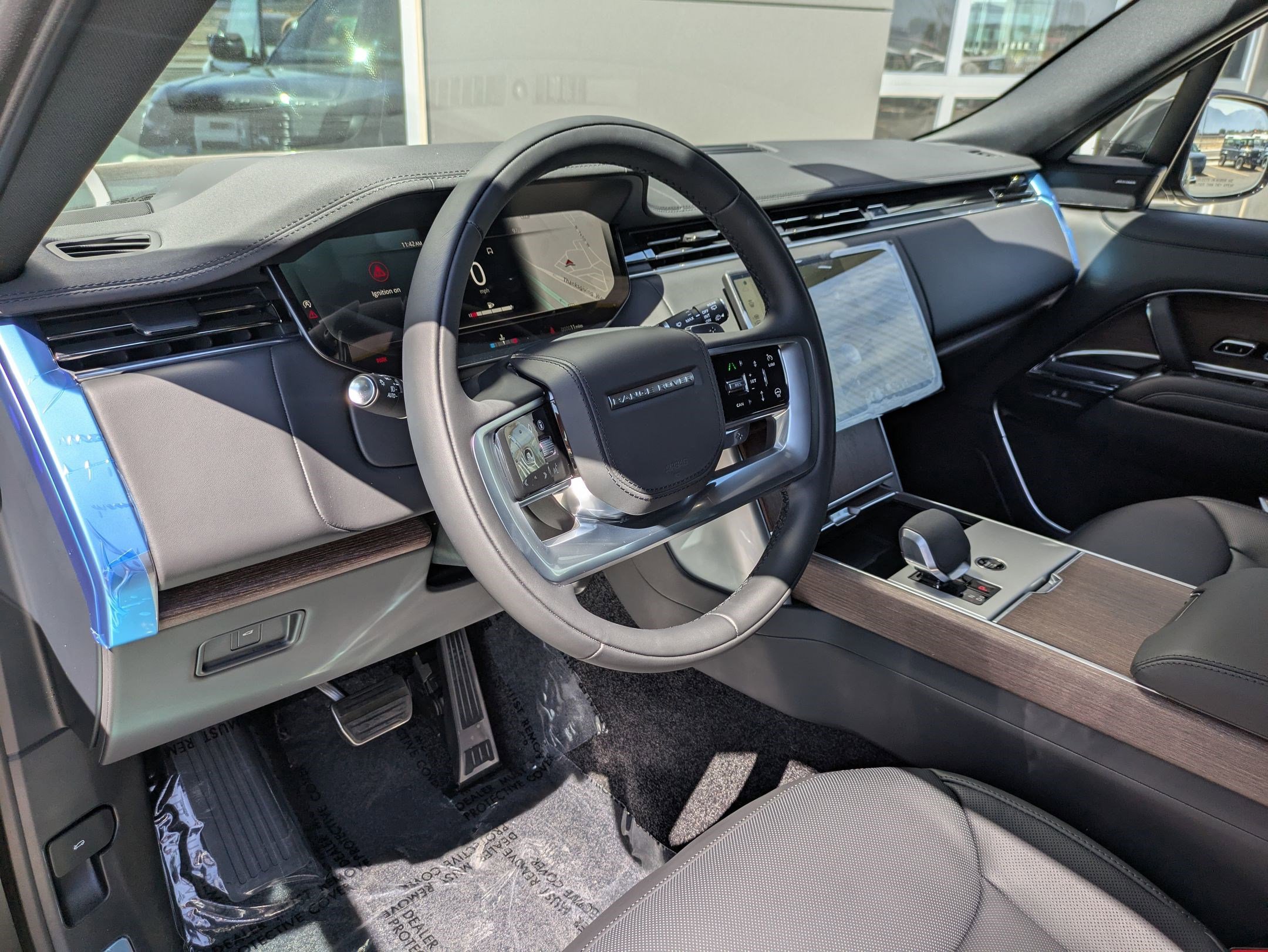 2025 Land Rover Range Rover SE photo 9