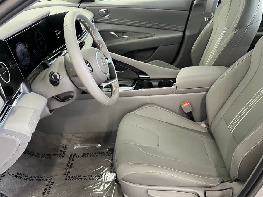 2025 Hyundai Elantra SEL Convenience photo 12