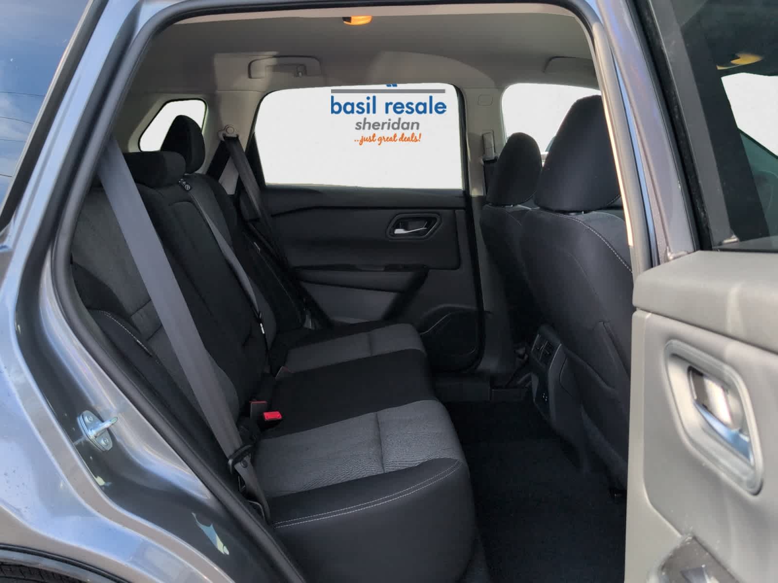 2025 Nissan Rogue SV photo 17