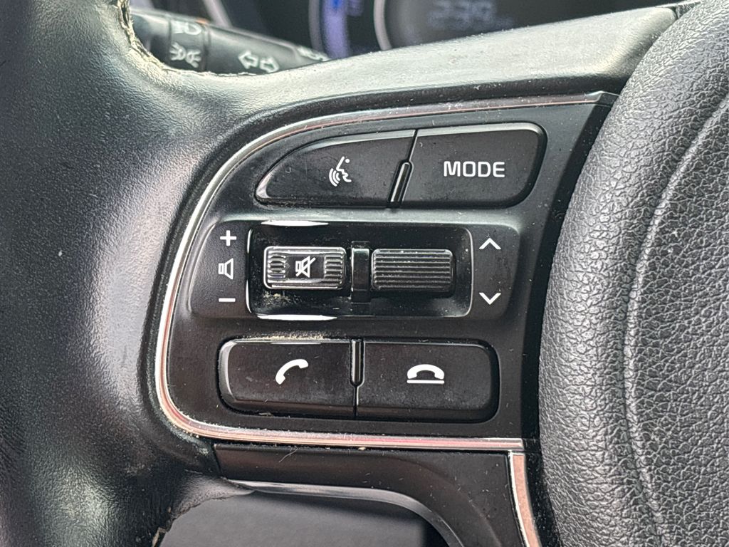 2022 Kia Niro LXS photo 31