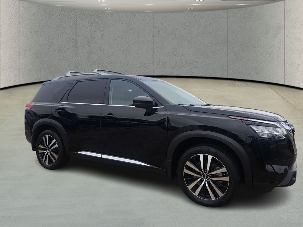 2024 Nissan Pathfinder Platinum photo 3