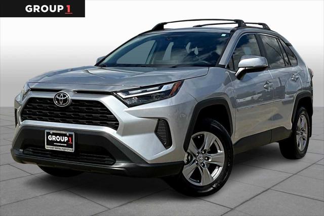 2024 Toyota RAV4 XLE's photo
