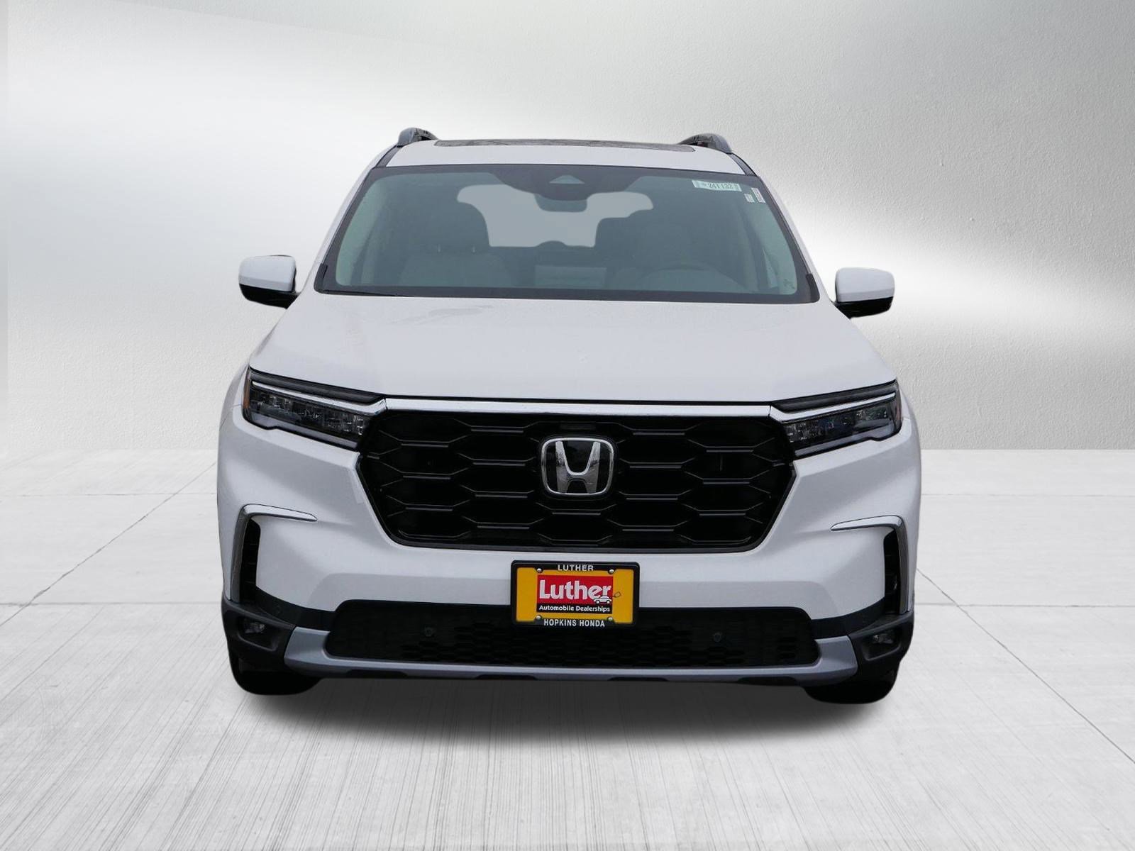 2025 Honda Pilot Touring photo 2