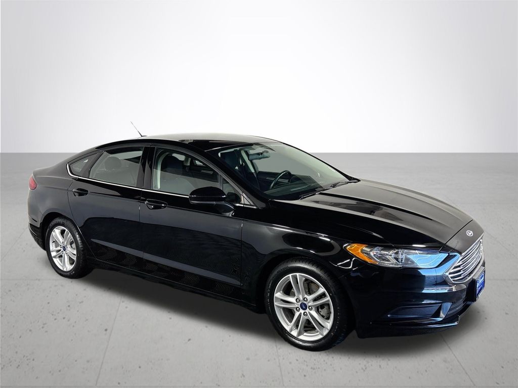 2018 Ford Fusion SE photo 3