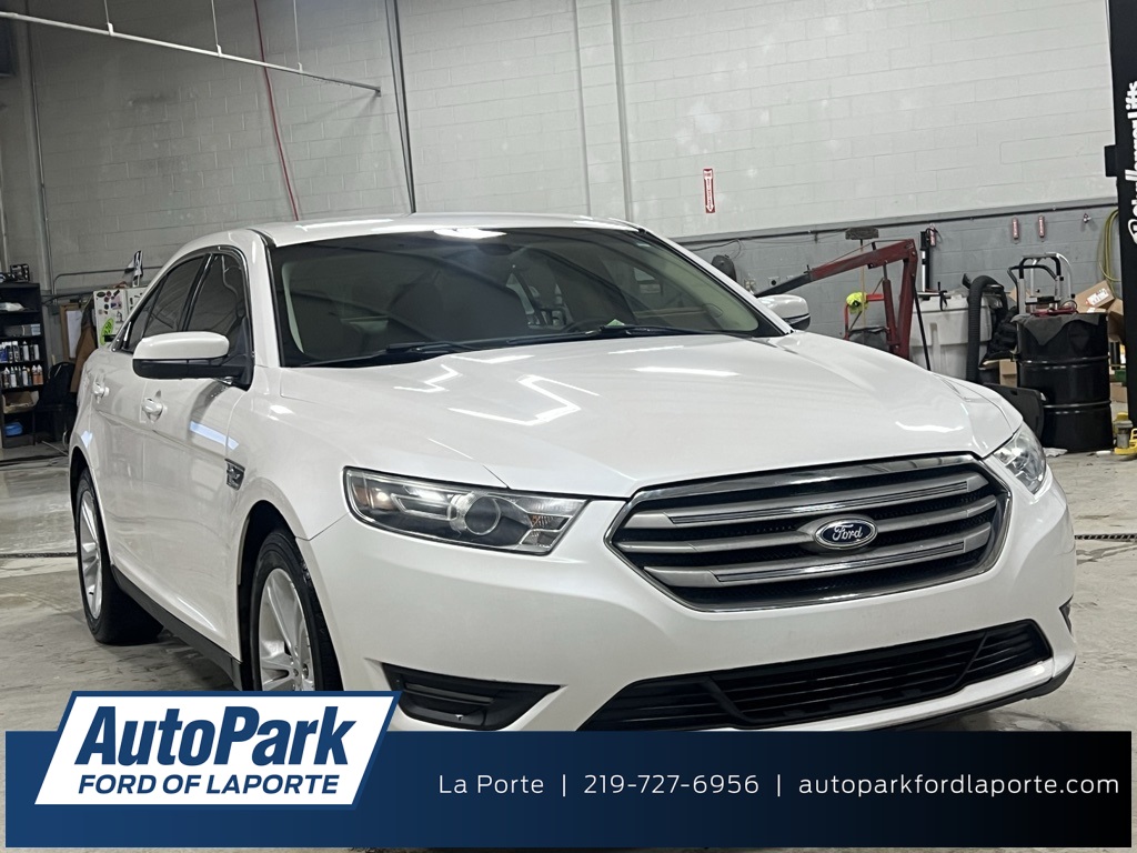 2015 Ford Taurus SEL's photo