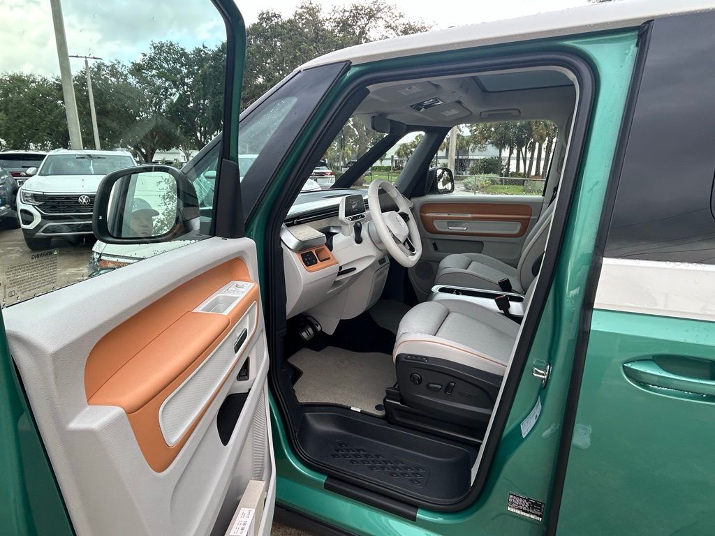 2025 Volkswagen ID. Buzz Pro Plus photo 8