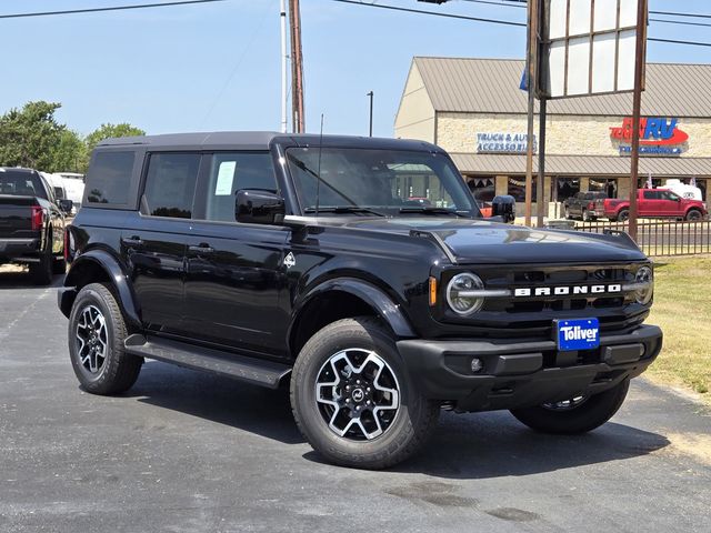 2025 Ford Bronco Outer Banks photo 3