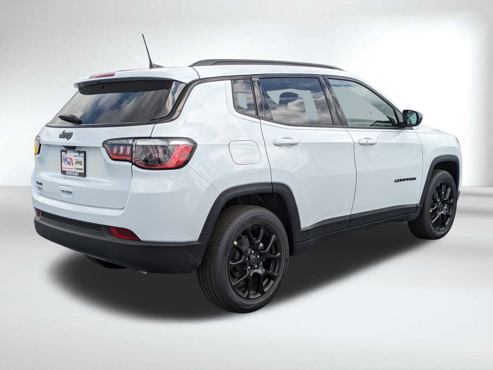 2026 Jeep Compass Latitude photo 3