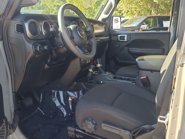 2023 Jeep Wrangler Willys photo 4