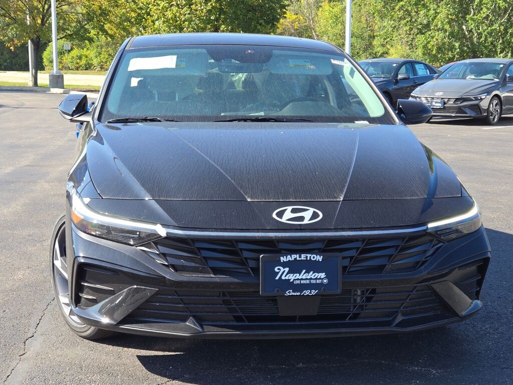 2025 Hyundai Elantra Hybrid Limited photo 3