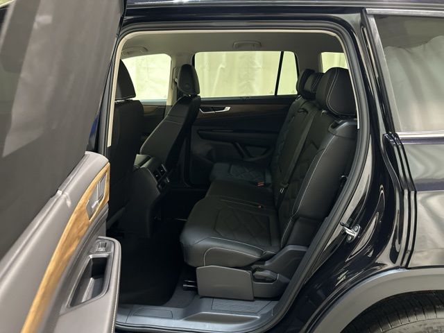 2025 Volkswagen Atlas SE Technology photo 28