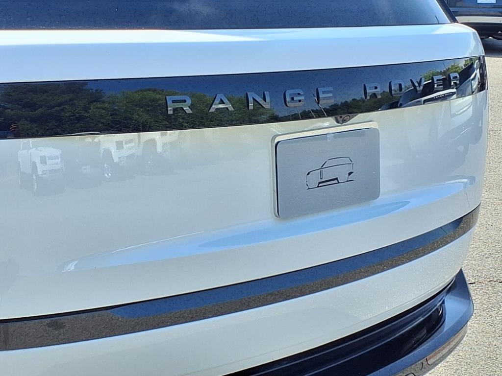 2025 Land Rover Range Rover SE photo 15