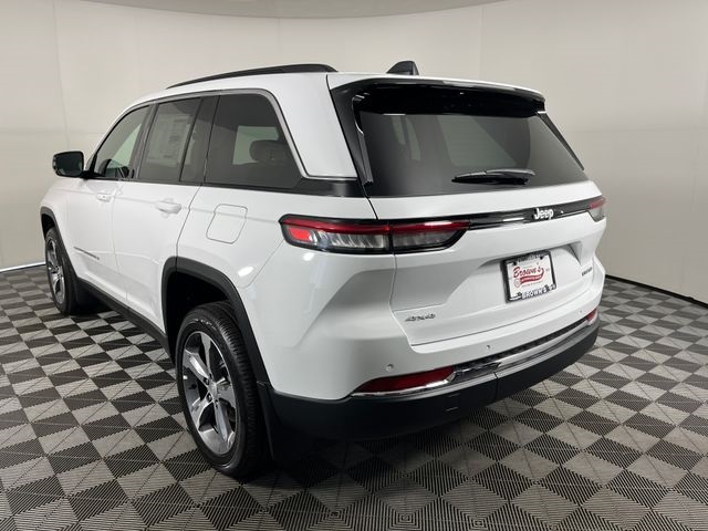 2025 Jeep Grand Cherokee Limited photo 3