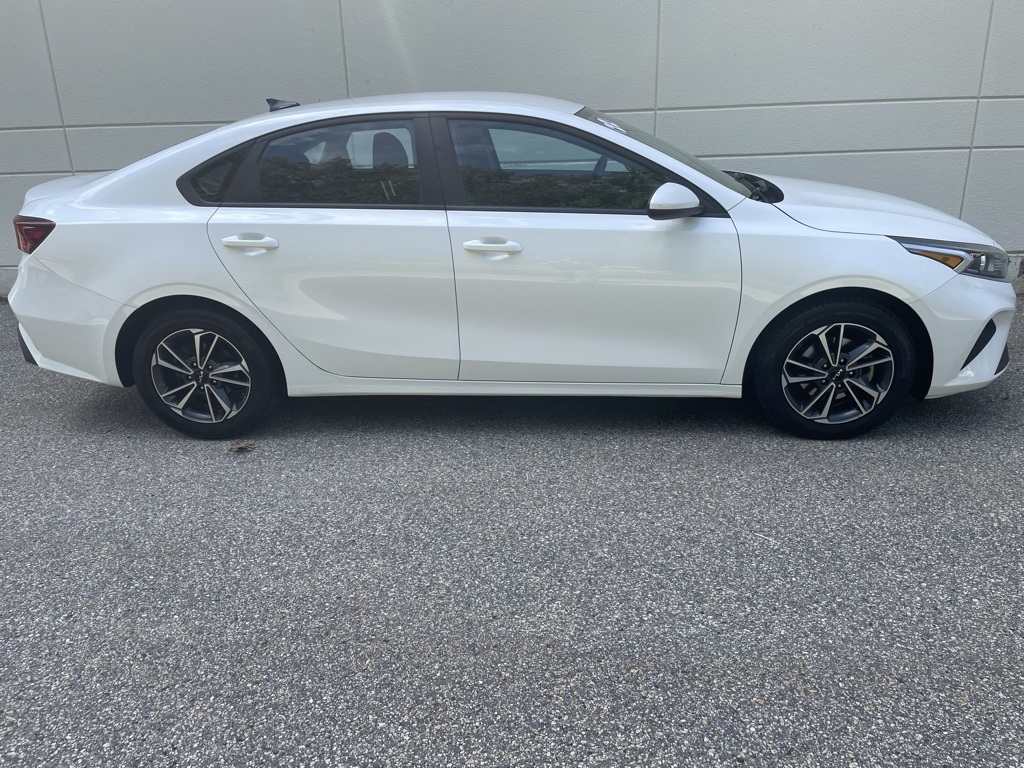2022 Kia Forte LXS photo 3