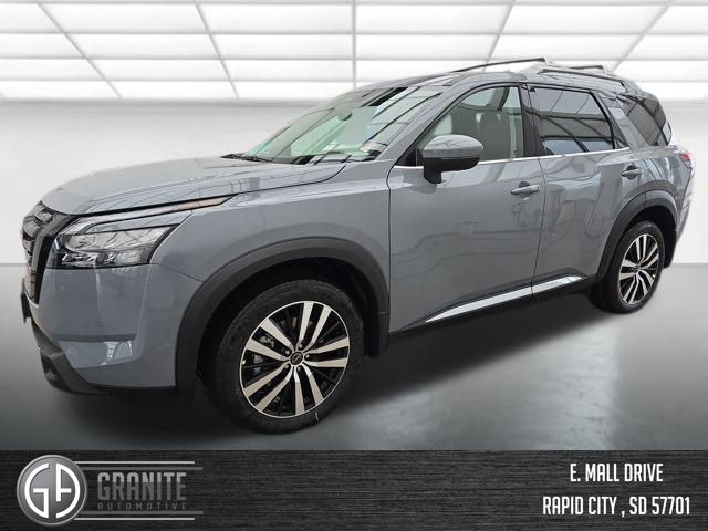 2025 Nissan Pathfinder Platinum's photo