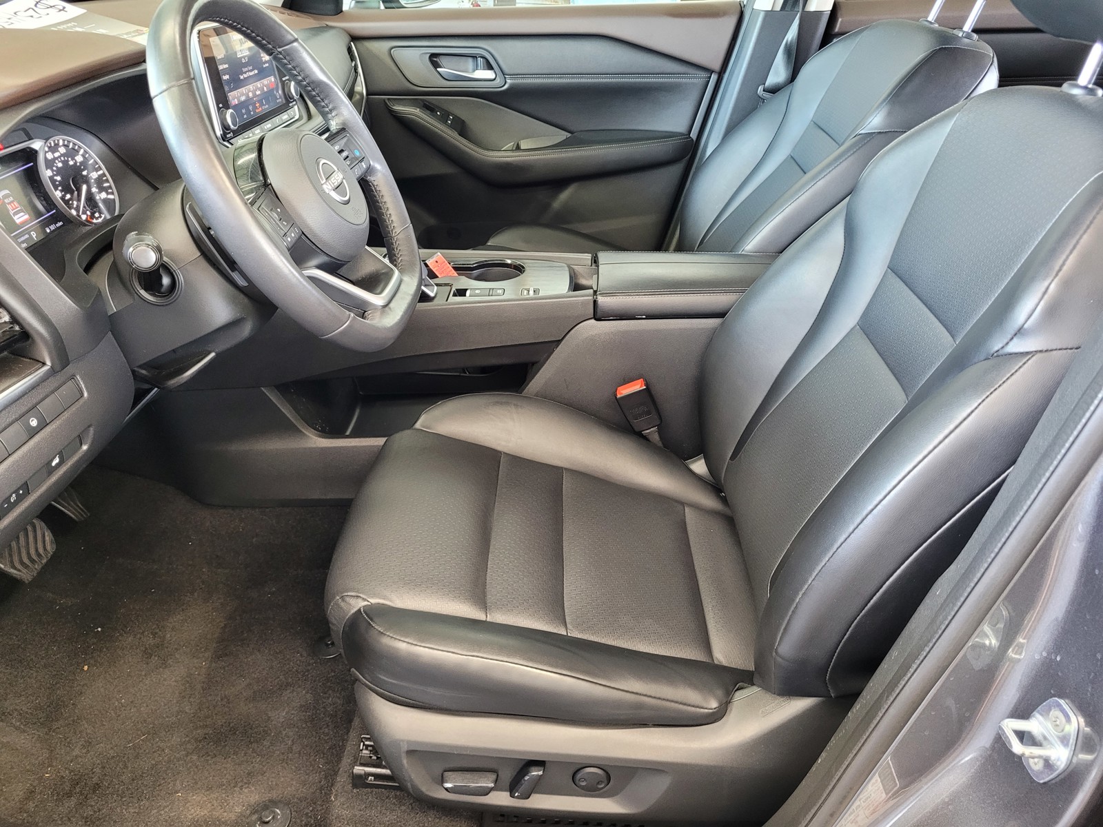 2023 Nissan Rogue SV photo 15
