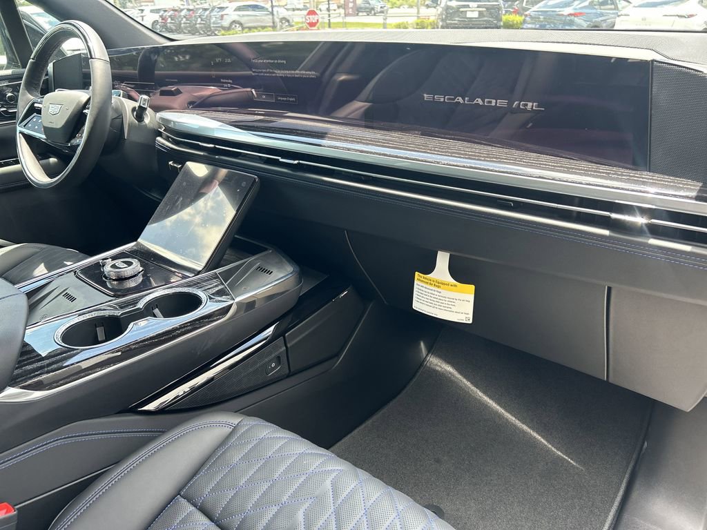 2026 Cadillac Escalade Luxury photo 12