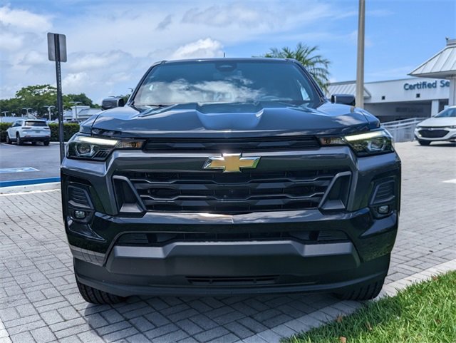 2025 Chevrolet Colorado Work Truck LT photo 3