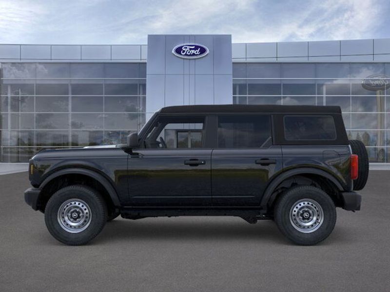 2025 Ford Bronco Base photo 3