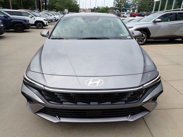 2025 Hyundai Elantra Limited photo 8