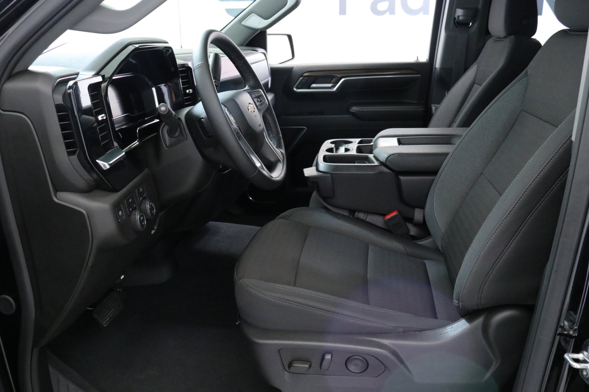 2025 Chevrolet Silverado 1500 LT photo 24