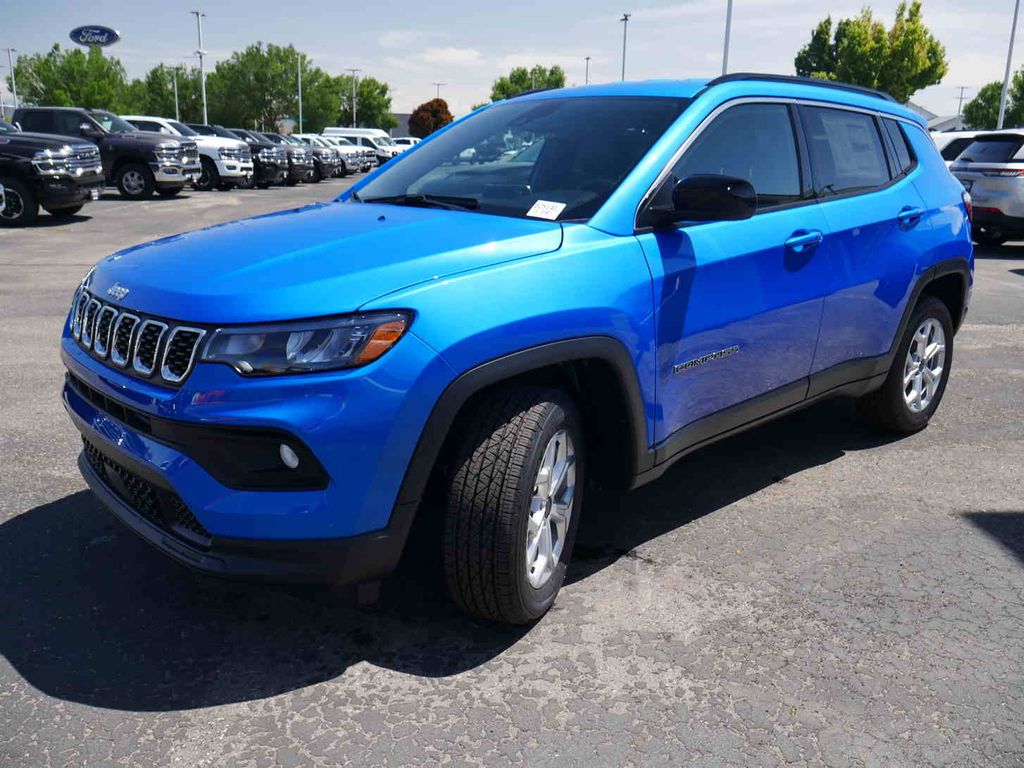 2025 Jeep Compass Latitude photo 2