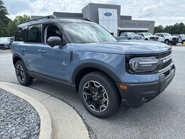 2025 Ford Bronco Sport Outer Banks photo 2