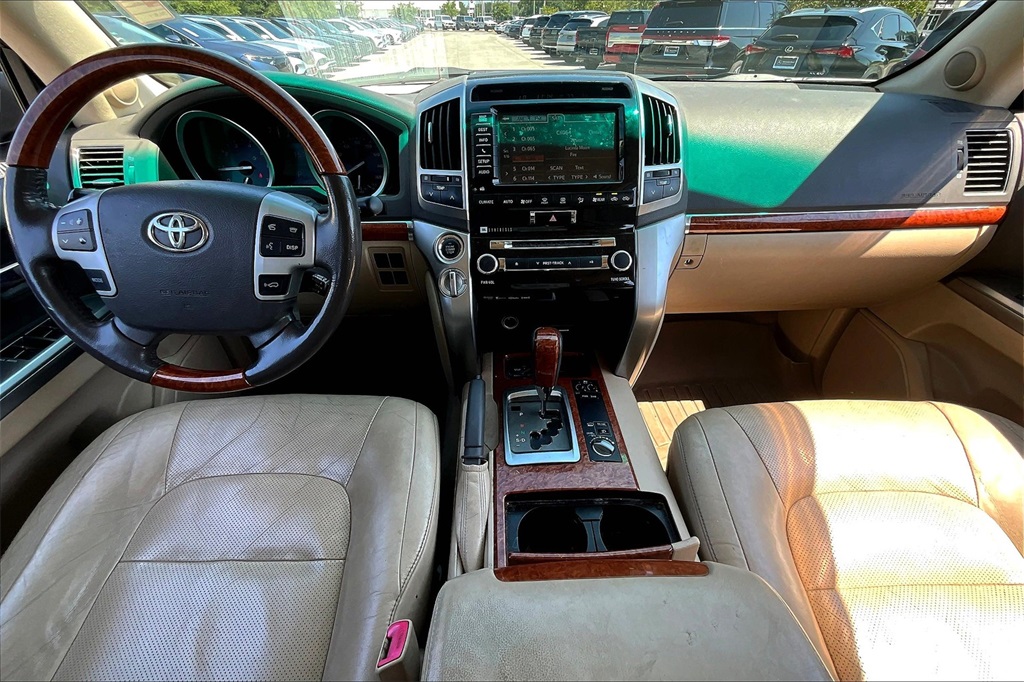 2015 Toyota Land Cruiser Base photo 7