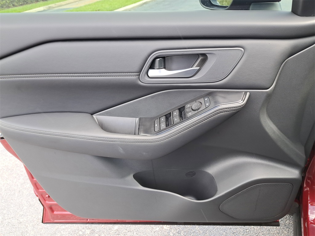 2026 Nissan Rogue SV photo 22