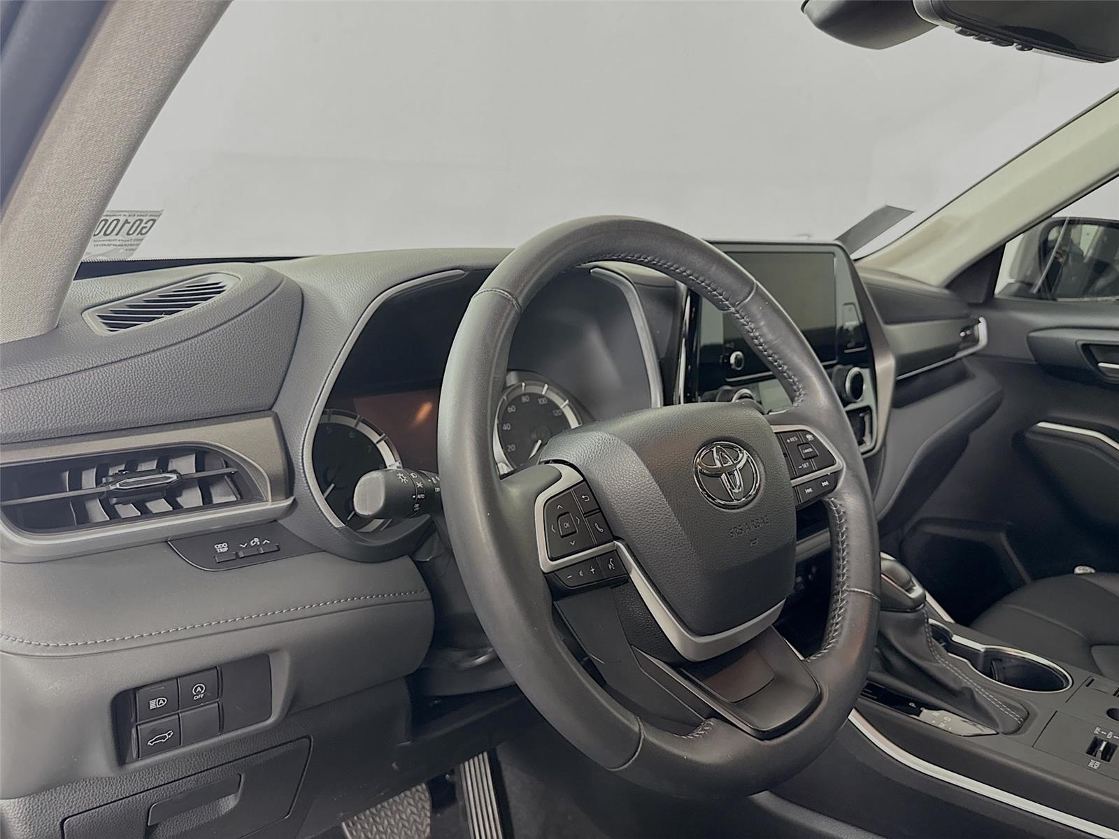 2023 Toyota Highlander XLE photo 10