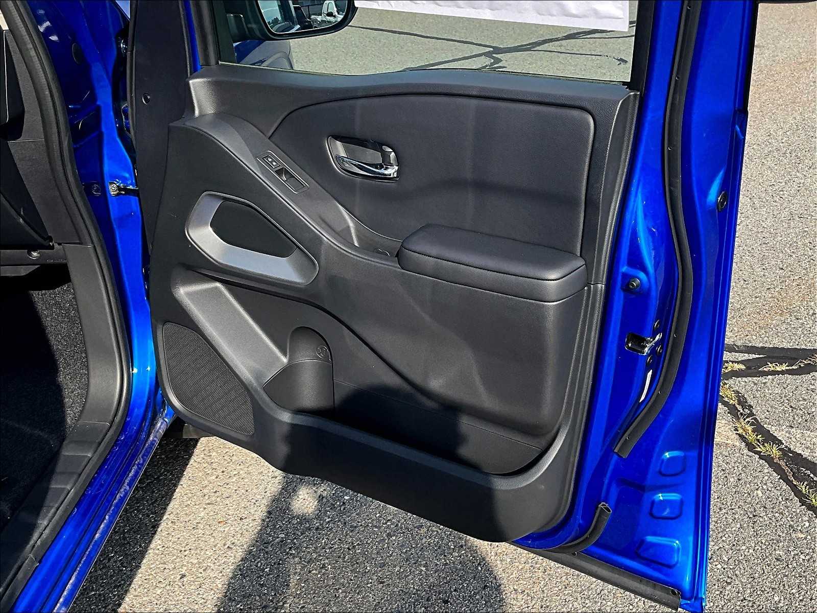 2025 Nissan Frontier SV photo 10