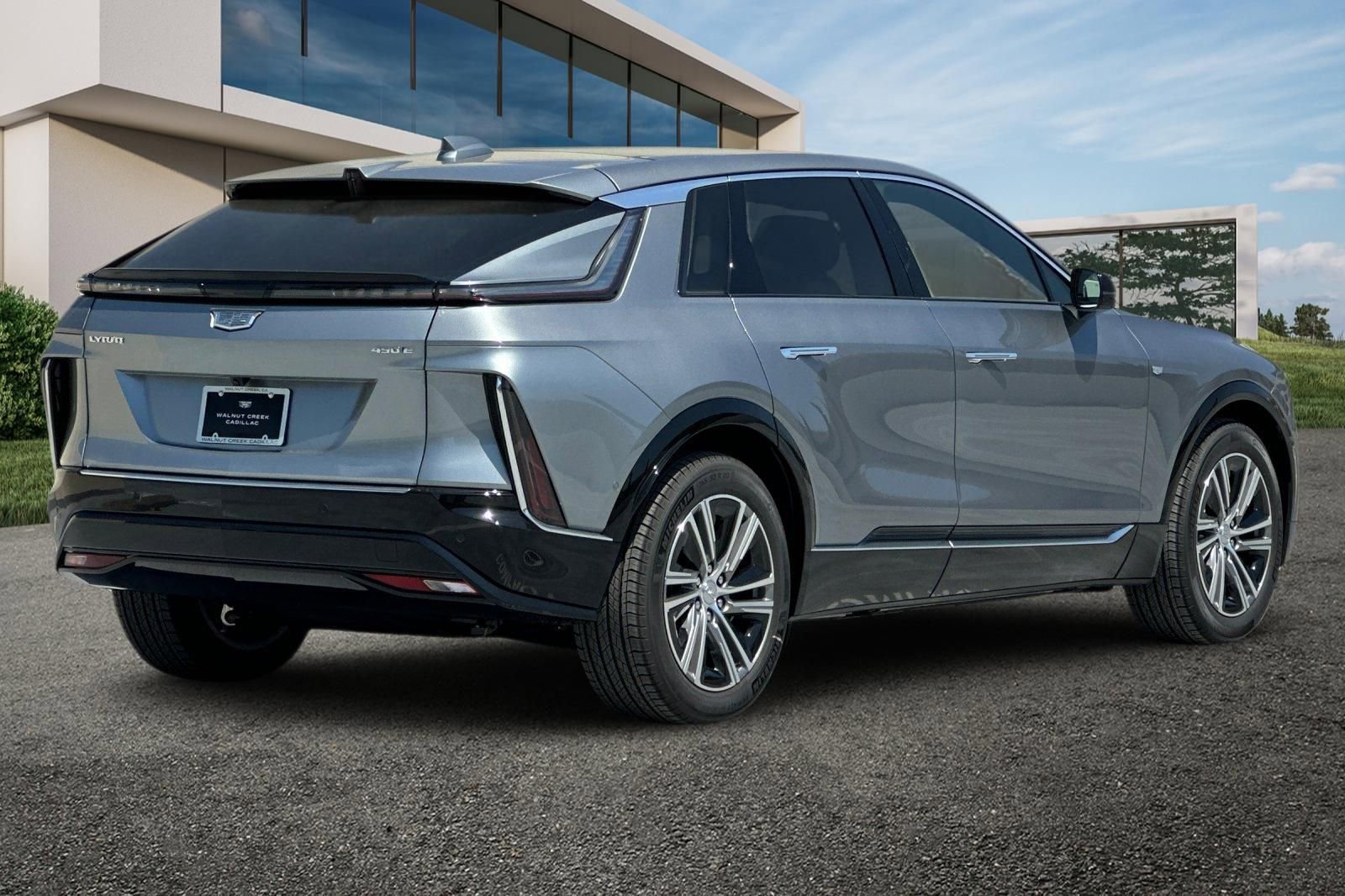 2025 Cadillac Lyriq Luxury photo 2
