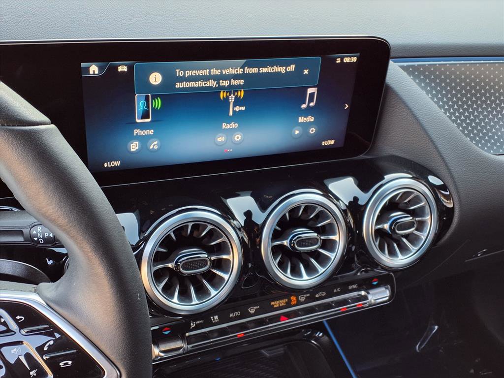 2025 Mercedes Benz GLA 250 4MATIC photo 2