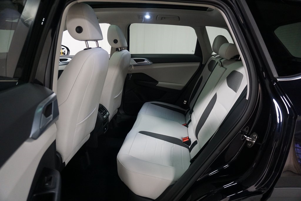 2025 Volkswagen Taos SE photo 14