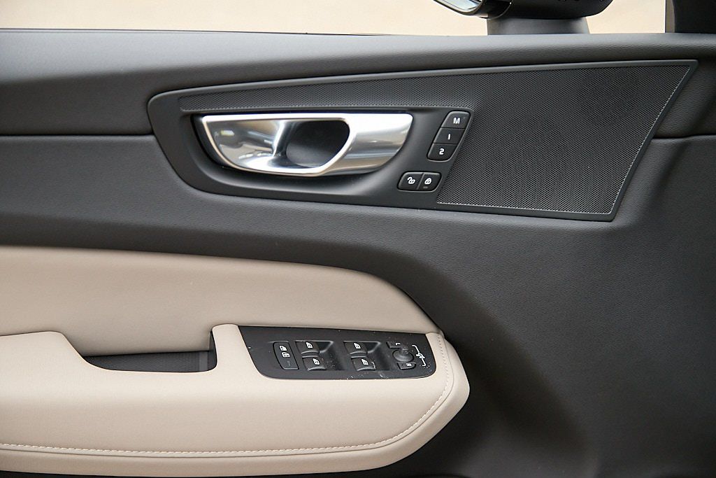 2026 VOLVO XC60 - Image 10