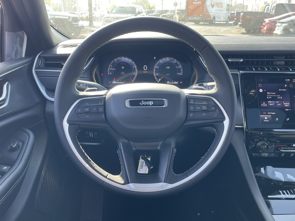 2025 Jeep Grand Cherokee Laredo X photo 24