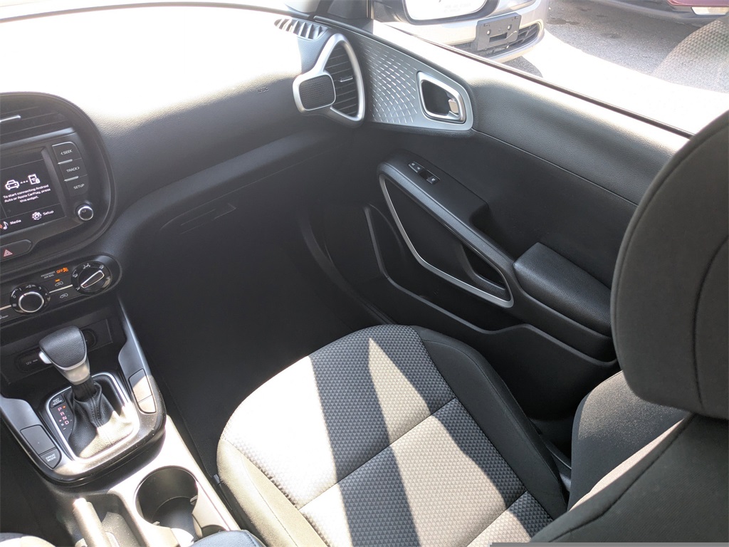 2022 Kia Soul LX S X-Line photo 12