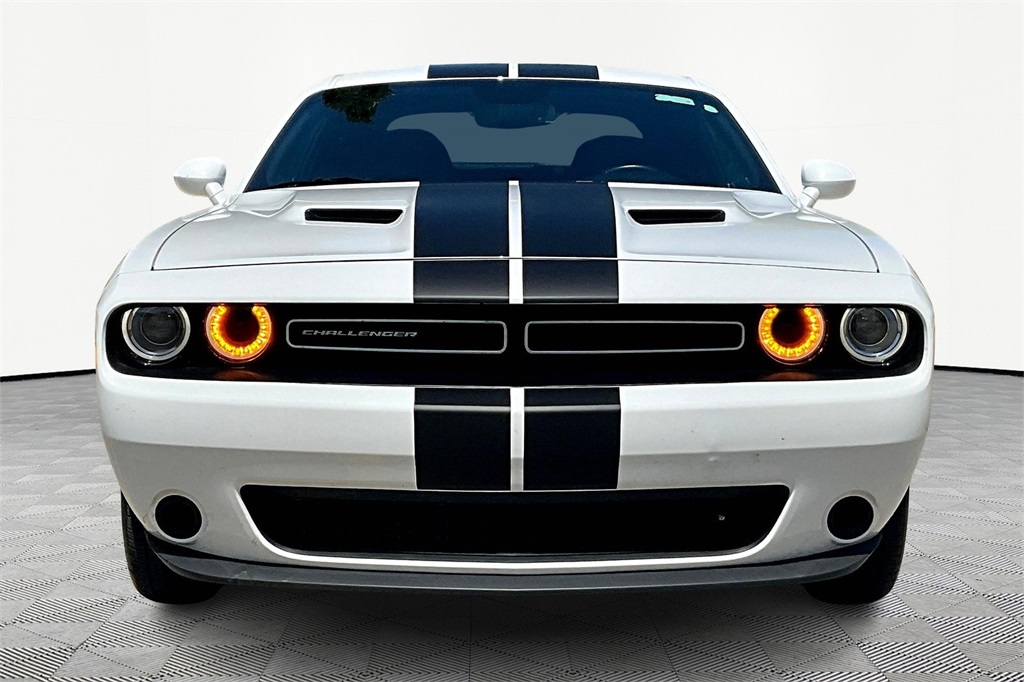 2023 Dodge Challenger SXT photo 3