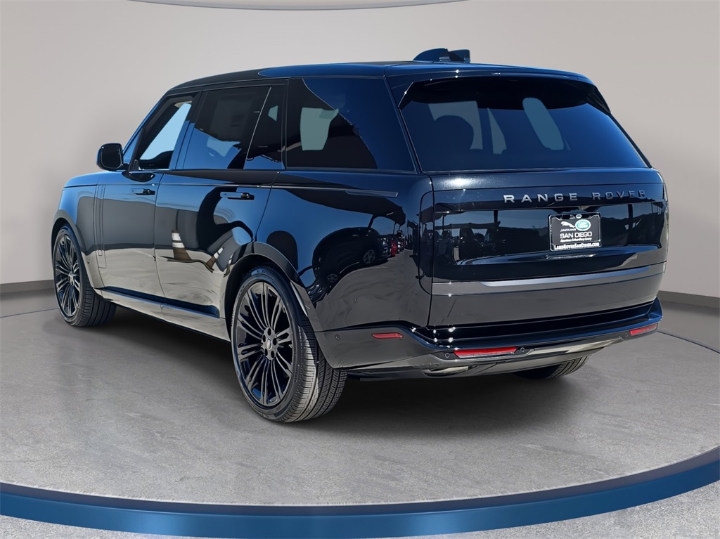 2025 Land Rover Range Rover SE photo 3