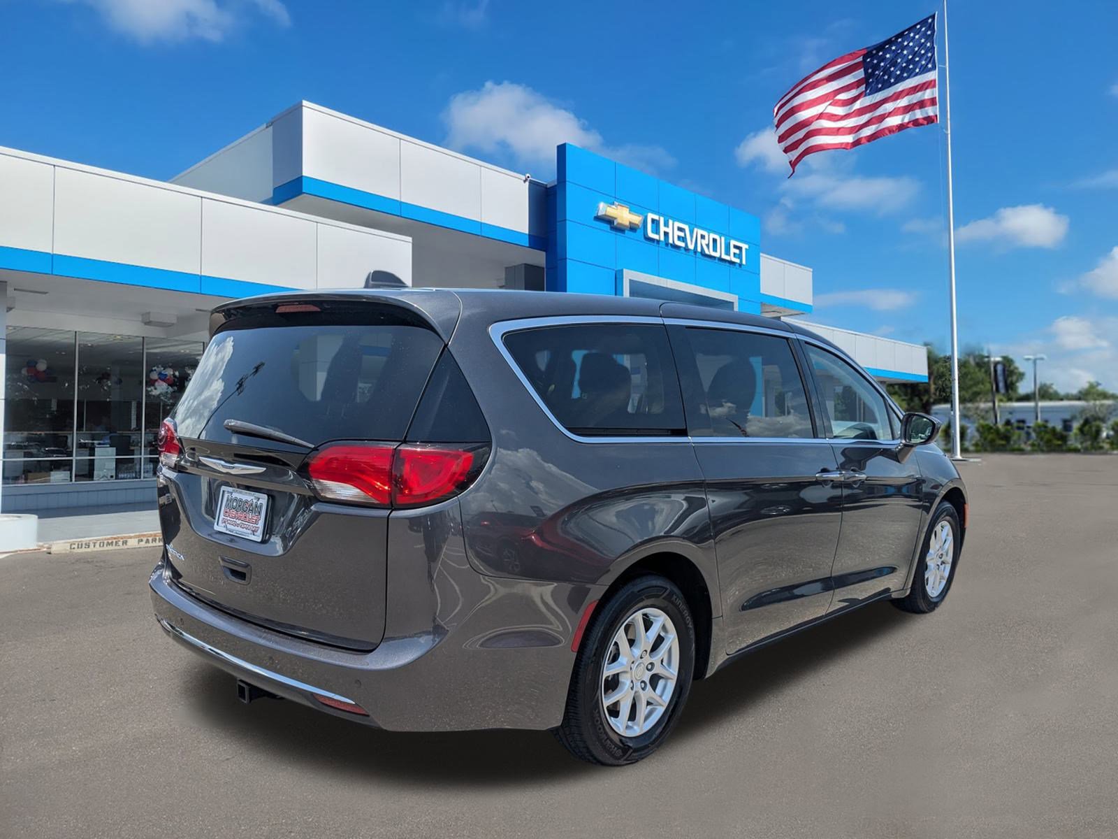 2020 Chrysler Pacifica Touring photo 3
