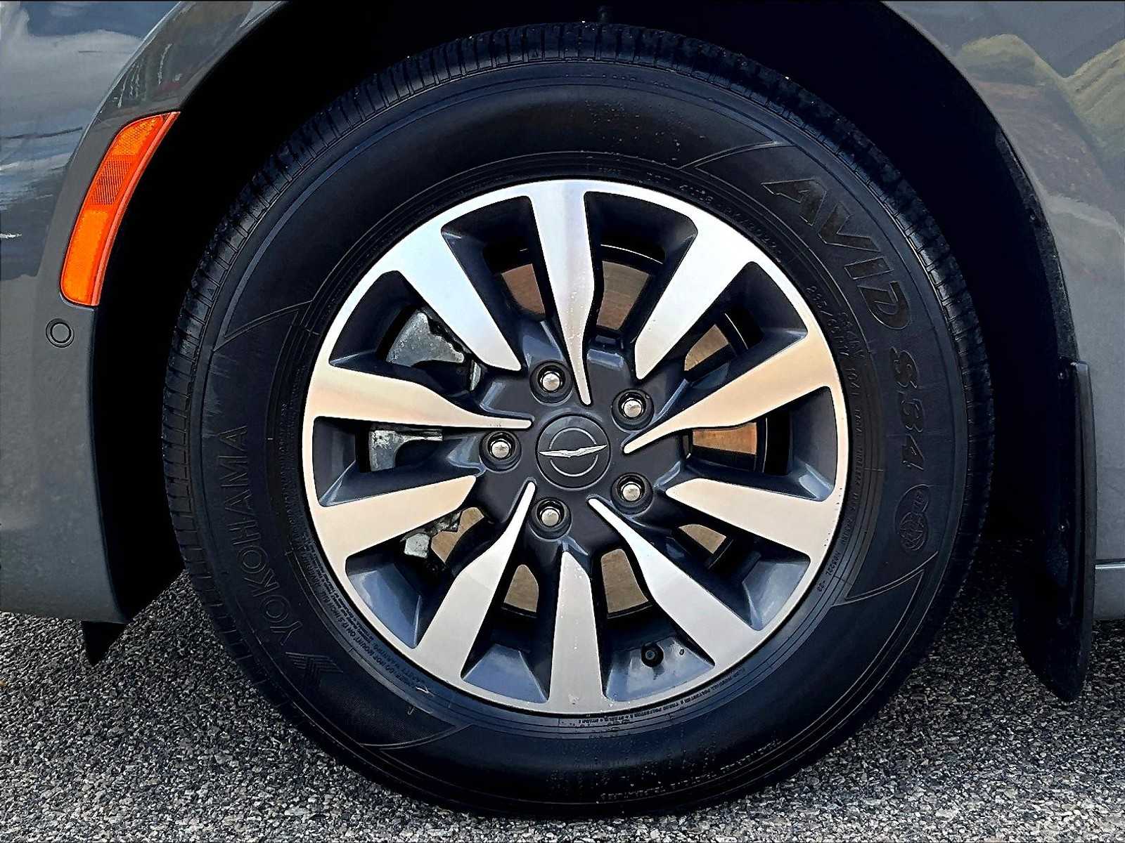 2023 Chrysler Pacifica Hybrid Limited photo 7