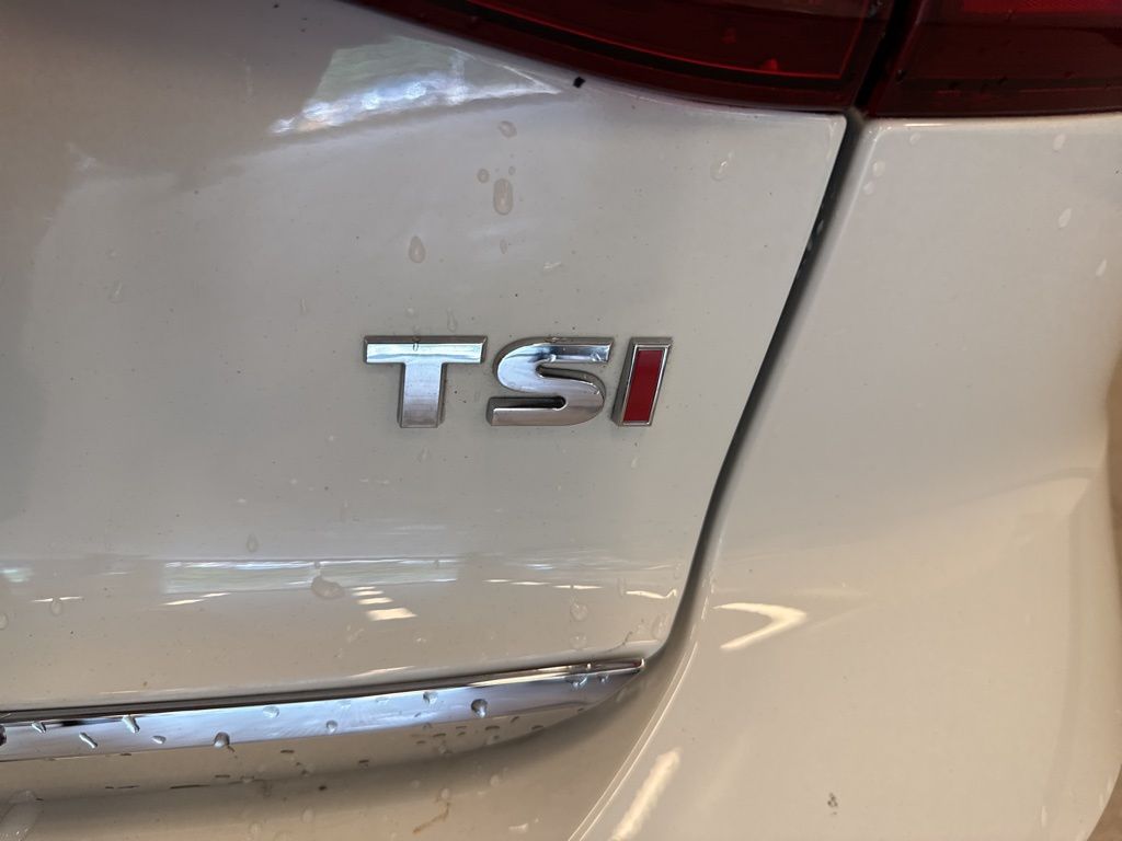 2017 Volkswagen Jetta 1.8T SEL photo 9