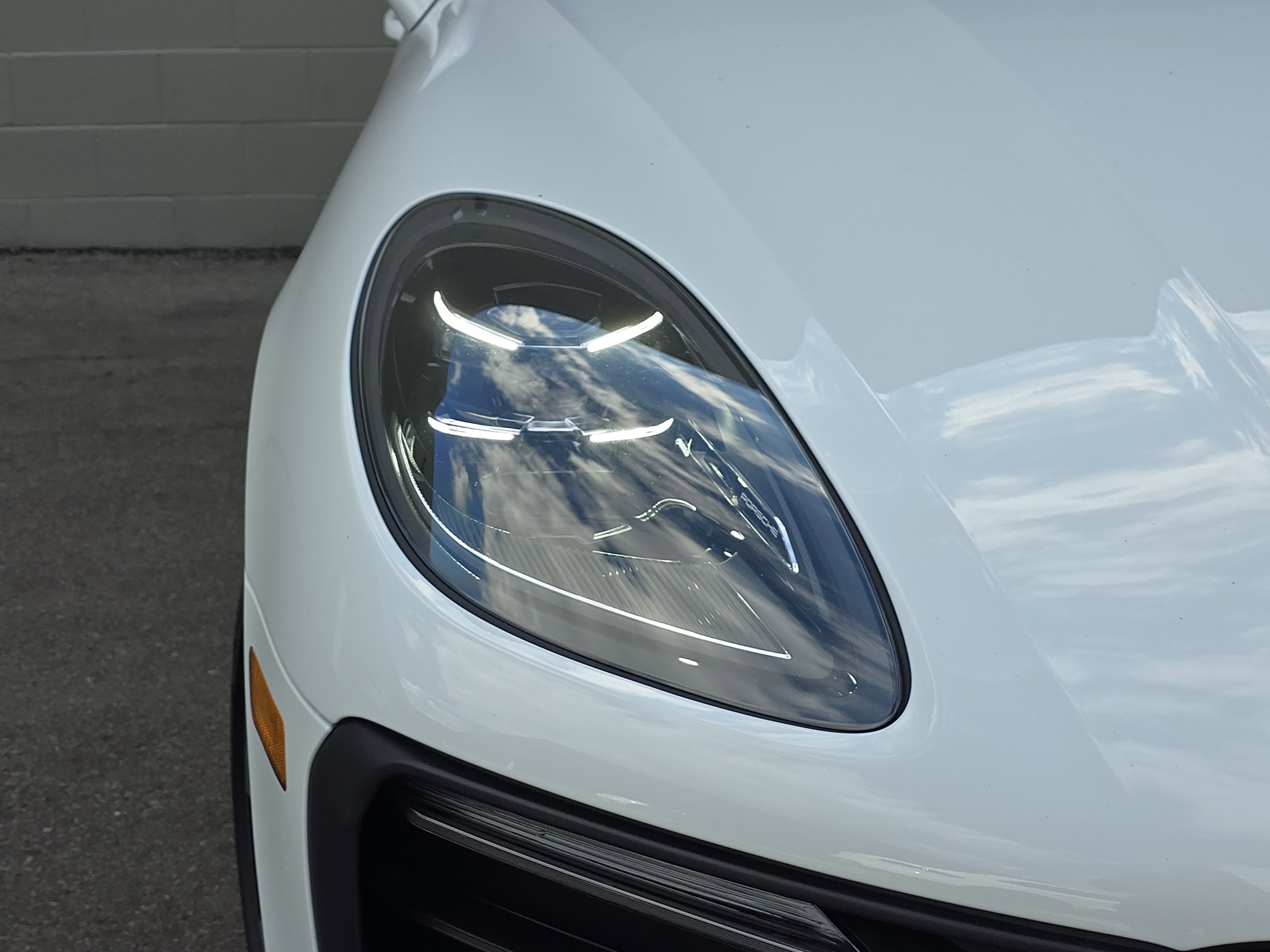 2025 Porsche Macan T photo 3