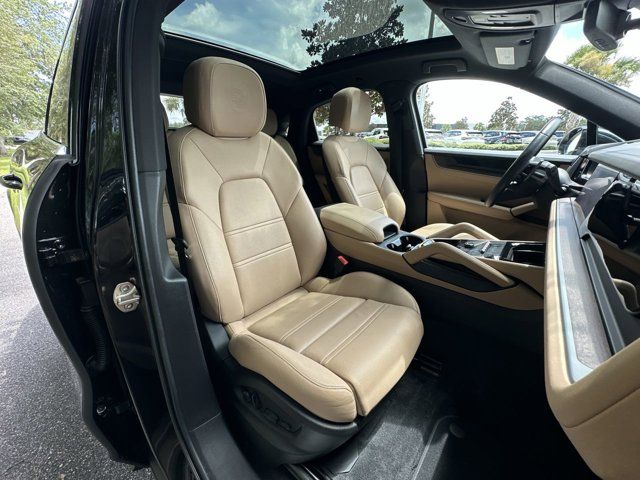 2024 Porsche Cayenne Coupe Base photo 18