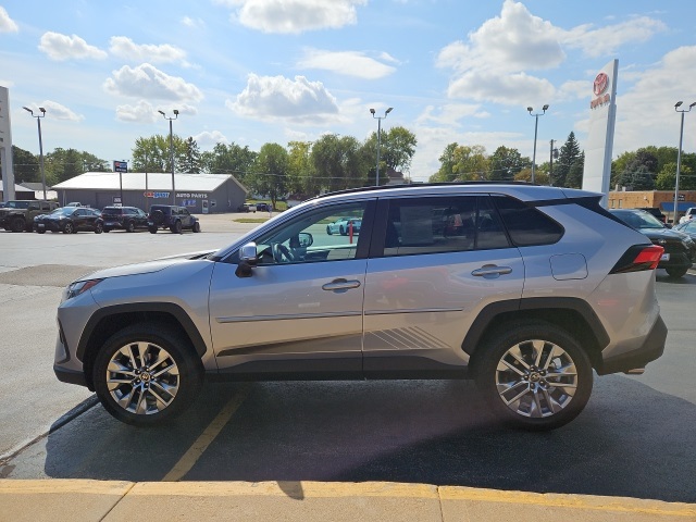 2024 Toyota RAV4 XLE Premium photo 5