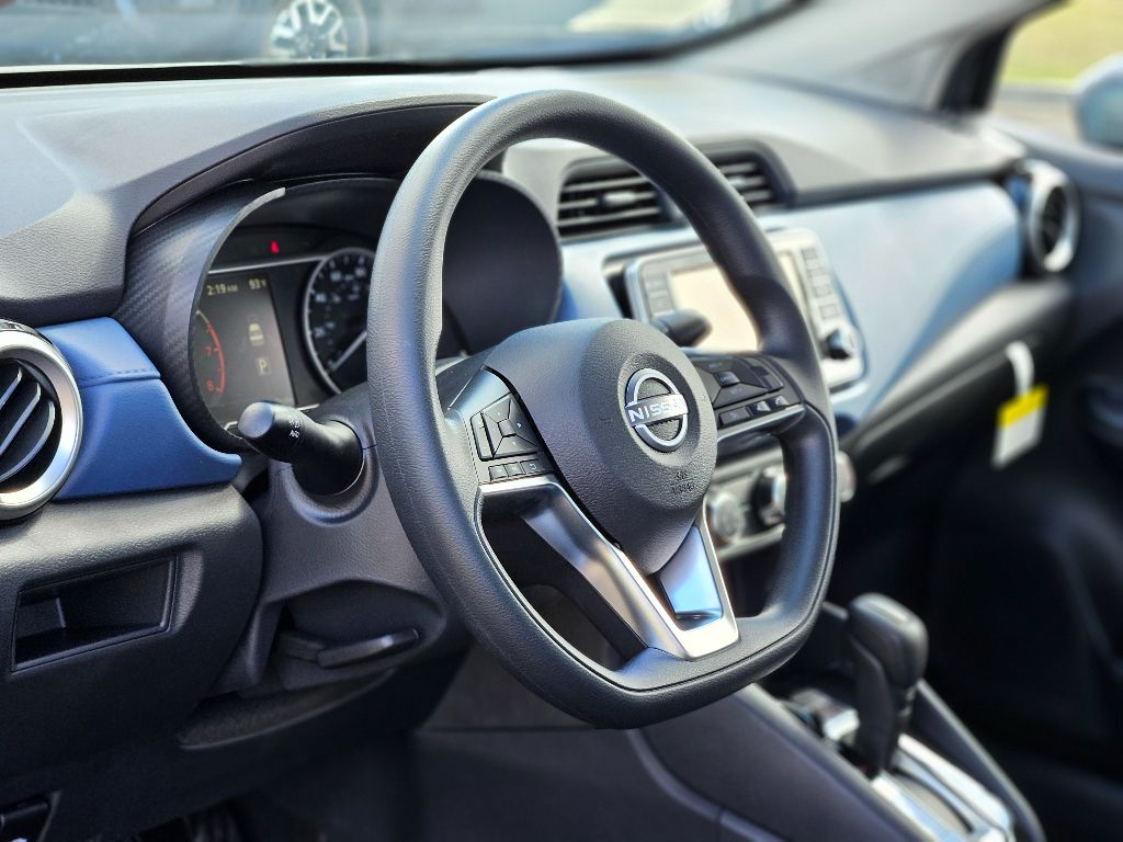 2025 Nissan Versa SV photo 9