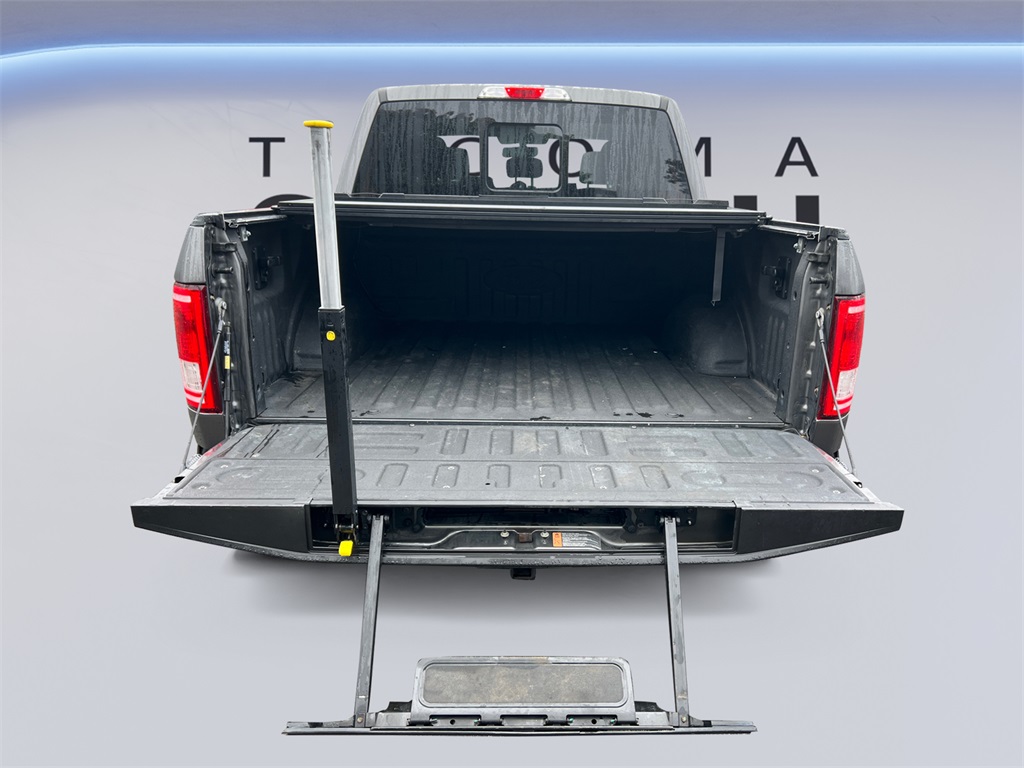 2016 Ford F-150 photo 18