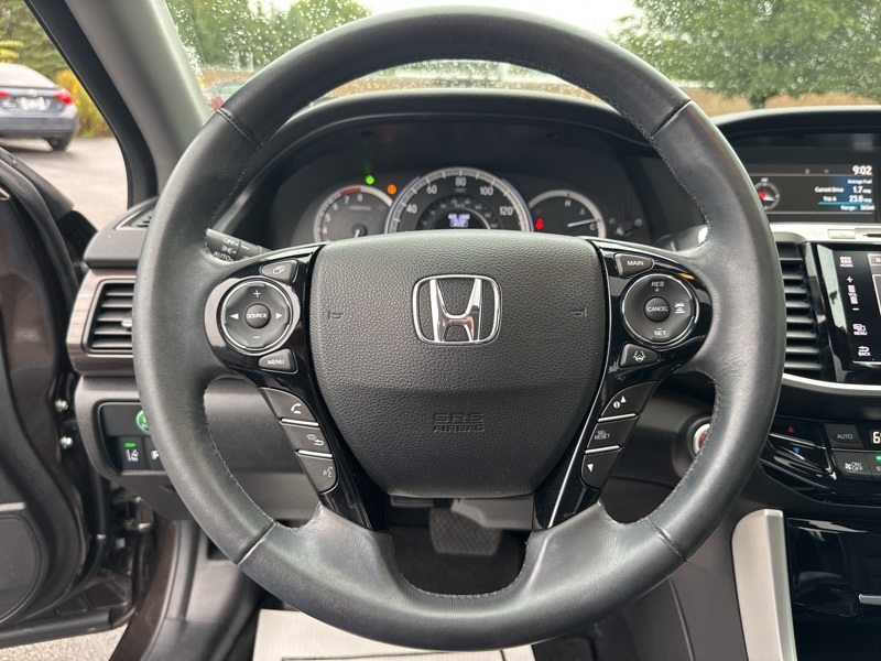 2017 Honda Accord Touring photo 11